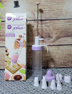 Wilton Dessert Decorator Plus