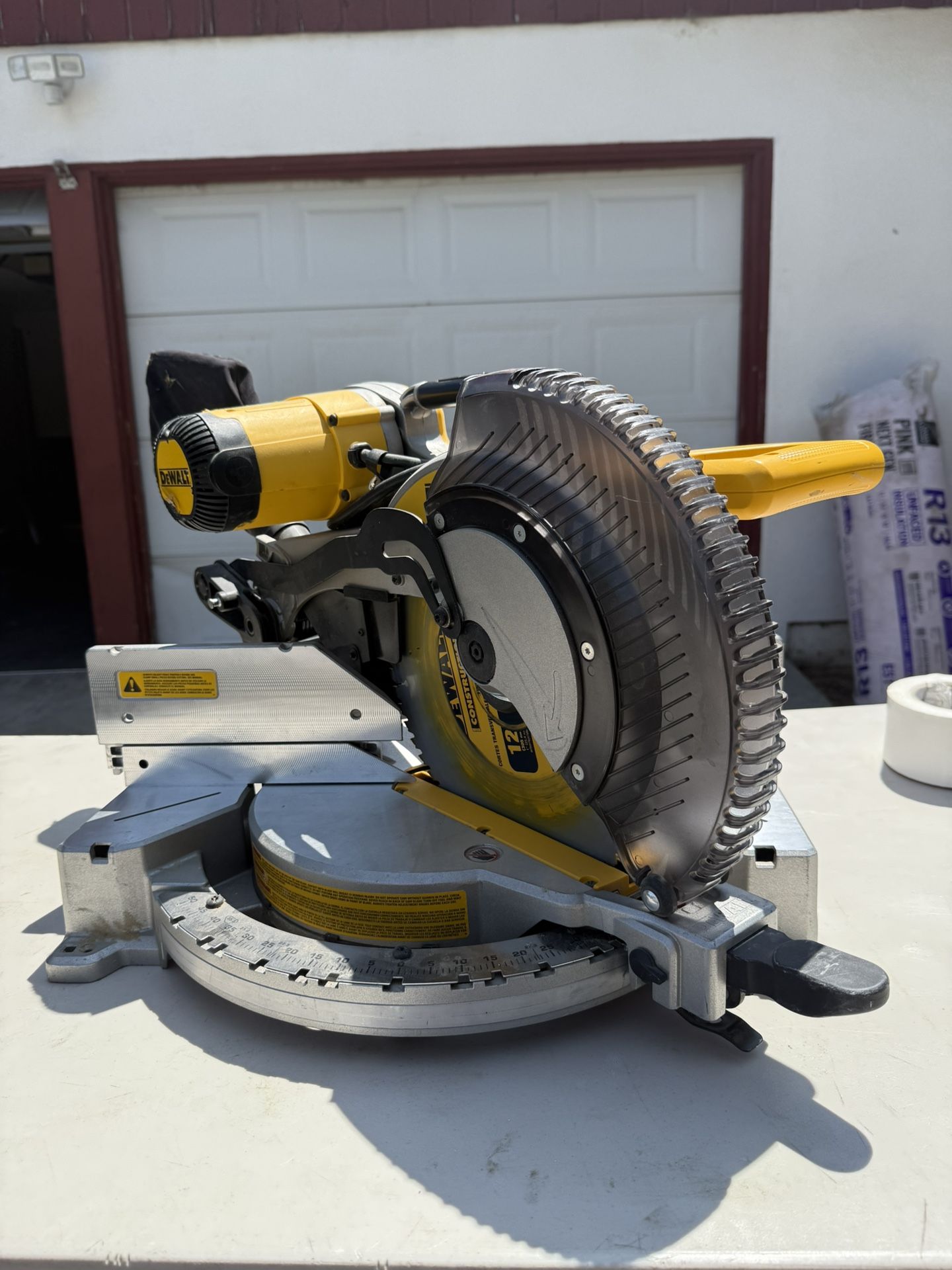 12” DEWALT Double-Bevel Compound Meter Saw