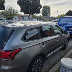 2020 Mitdubishi Outlander 