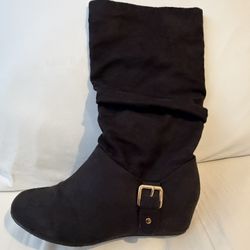 Women’s Size 8 - Black Boots