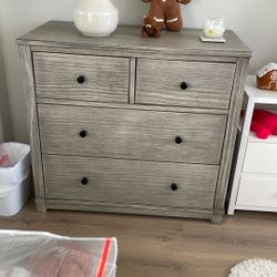 Dresser And Changing Table 