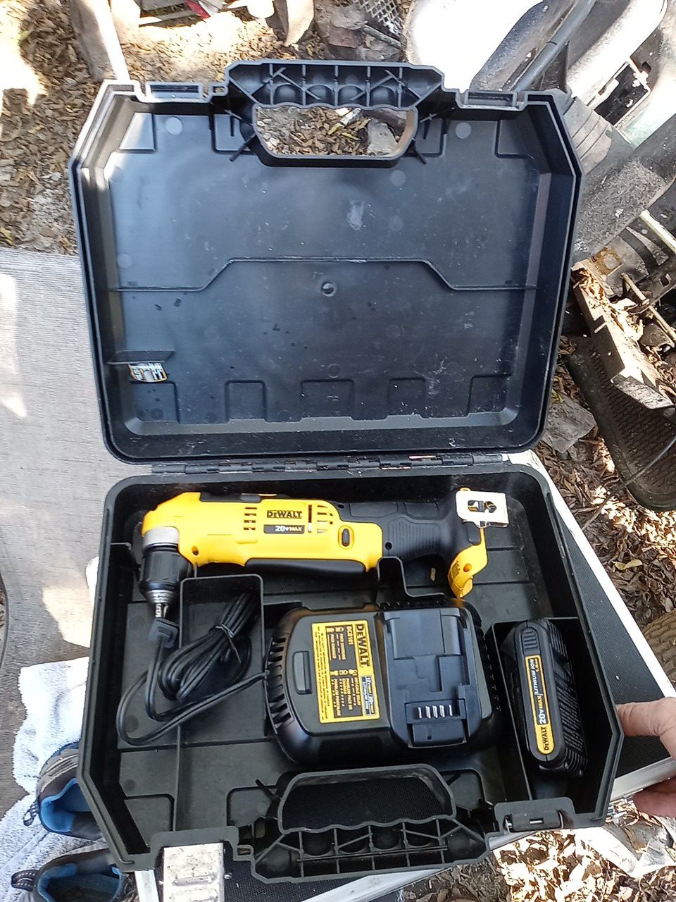 Dewalt 90 degree drill battery charger and case