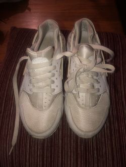 Nike Huaraches size youth 5