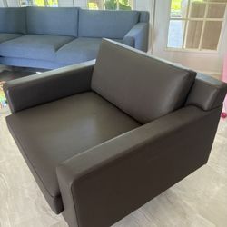 OFS Brands X9 Lariat Leather-Look Office Lounge Chair