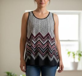 TOP by Julie's closet size XL Sleeveless Chevron Patterned Tunic Top