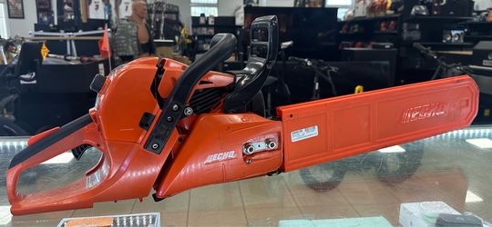 Echo Chainsaw CS-590 with a 22” blade