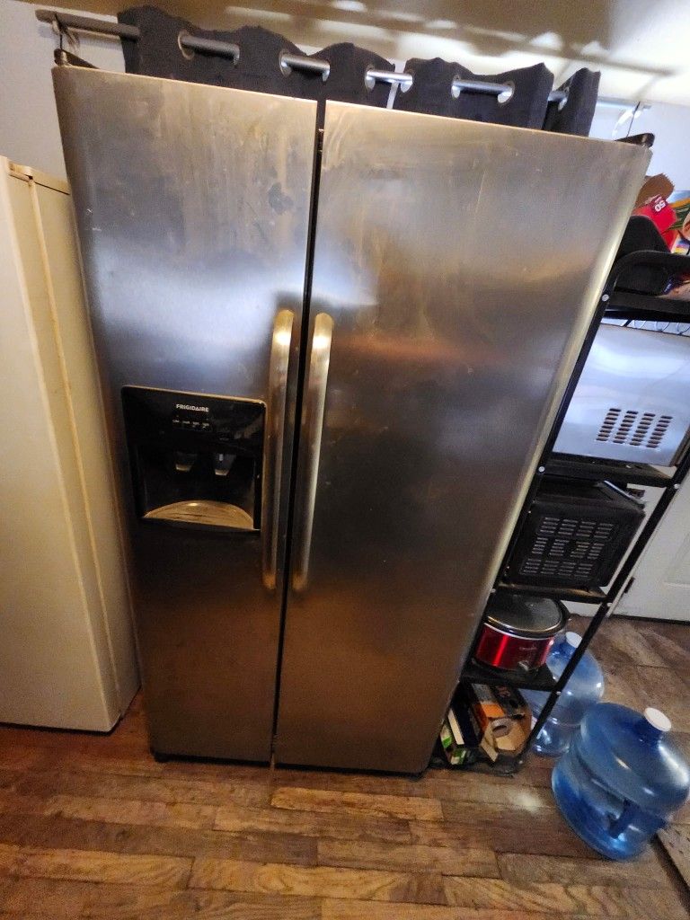 Refrigerator 