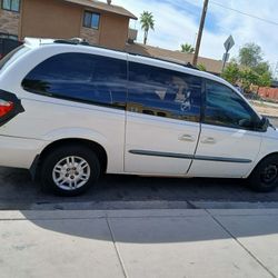 05 Dodge Grand Caravan 