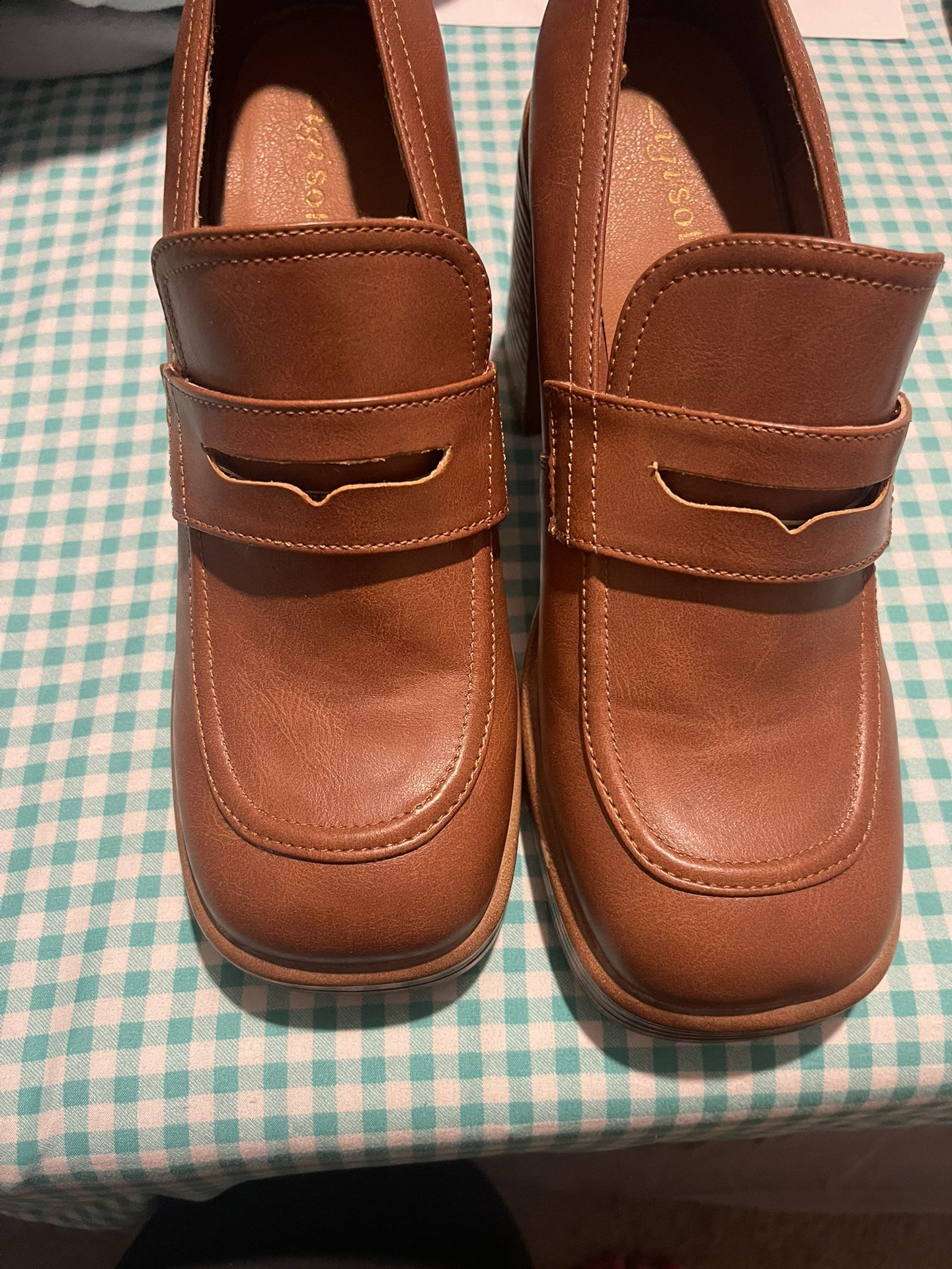 NWOT Zigisoho Size 10 Faux Leather 4” Wood Look Heels