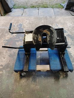 Reese Fifth Wheel Tow Hitch For Dodge