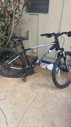 Giant ATX 27.5 mountain bike