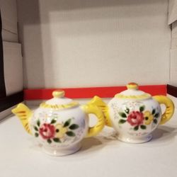 Vintage Yellow Floral Teapot Salt and pepper shakers