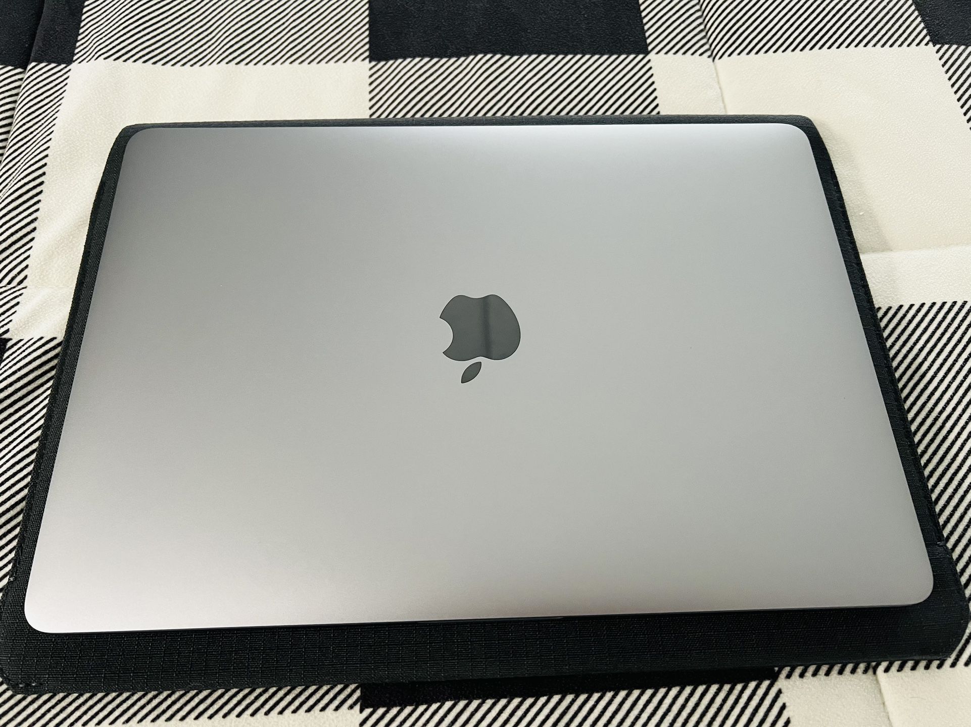 Mac Book Pro 13” Touch Bar 