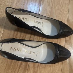 Ann Klein black patent leather heels