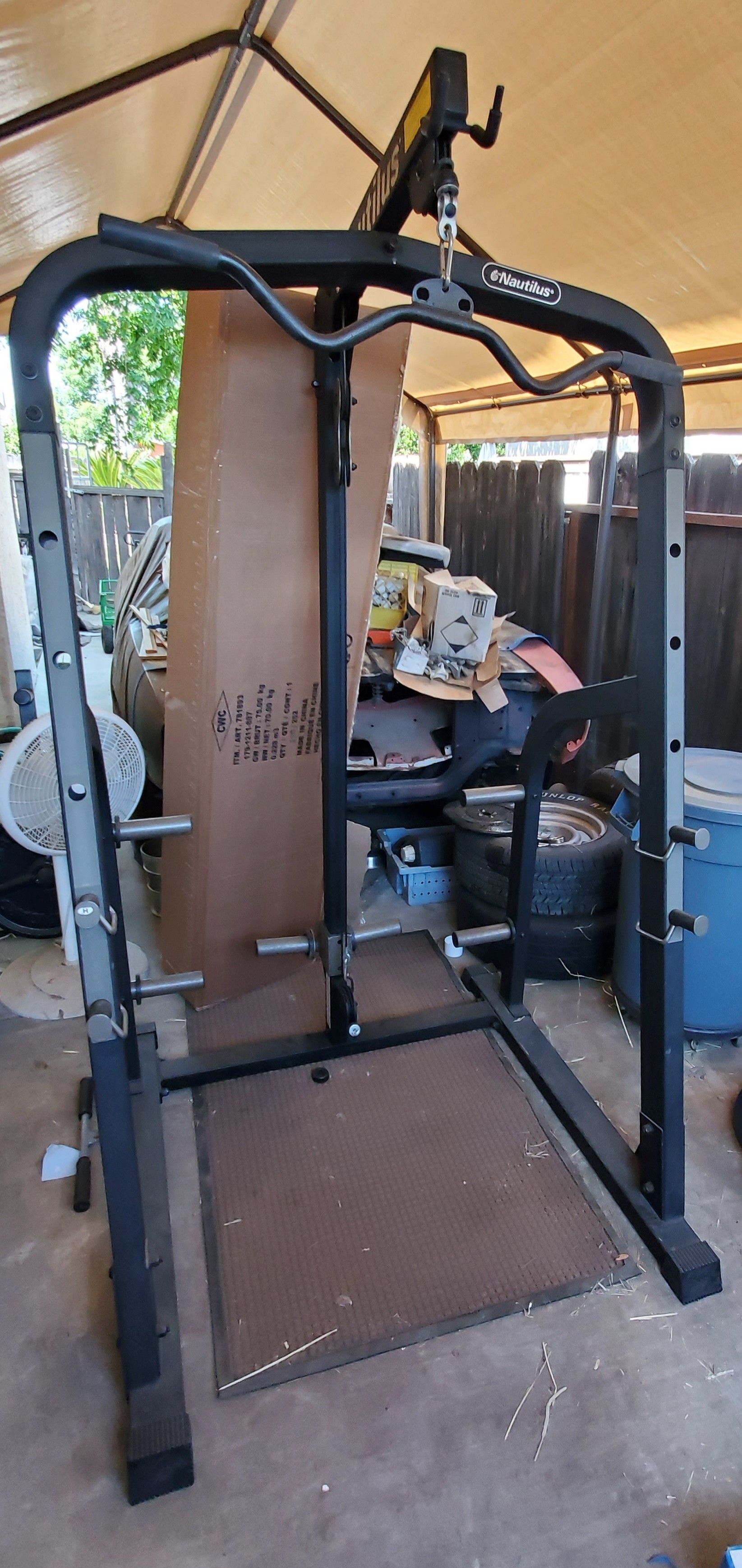 (Pending pick up) Nautilus Power System (NT907) squat rack with lower