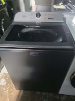 Maytag top-load washer (4.7 cu.ft.) Volcano black Pet Pro. Removes 5x more pet hair.
