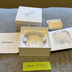 Apple AirPods Pro 2 Lightning - Like new, w/accessories & box