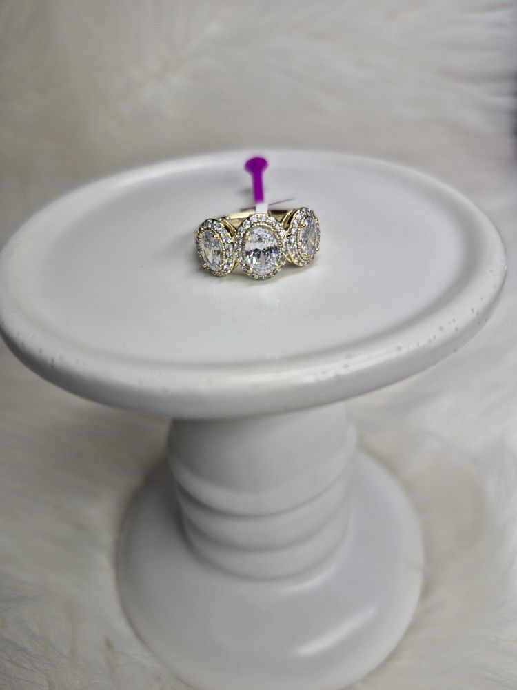 Beautiful Elegant Ring Size #7...High Quality Jewelry Hypoallergenic Waterproof Non Tarnish Excellent Quality