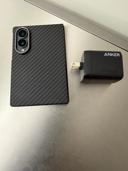 Samsung Z Fold 8.  Almacenamiento  de 256 Gb.