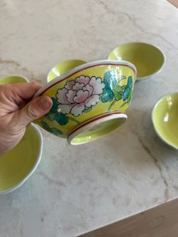 Chinese Porcelain Bowls Floral Set