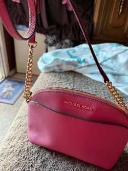 Bonito bolso. Color rosa. Fuerte.