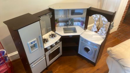 KidKraft toy kitchen set