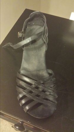 Leather low wedge sandal sz10