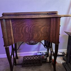 Vintage The Free No5 Sewing Machine 