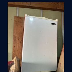 Magic Chef 3.0 Cu ft Upright Freezer, White