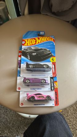 Hot wheels Ferrari F 40 Porsche 911 GT 3RS and Bugatti 94