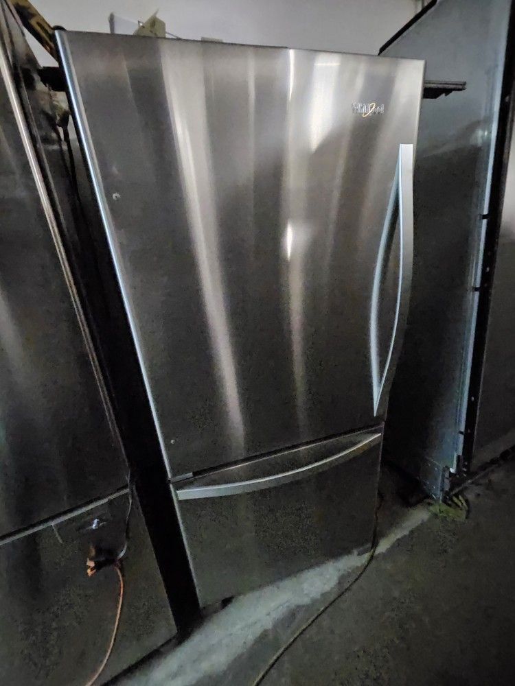Whirlpool BOTTOM FREEZER STAINLESS STEEL REFRIGERATOR