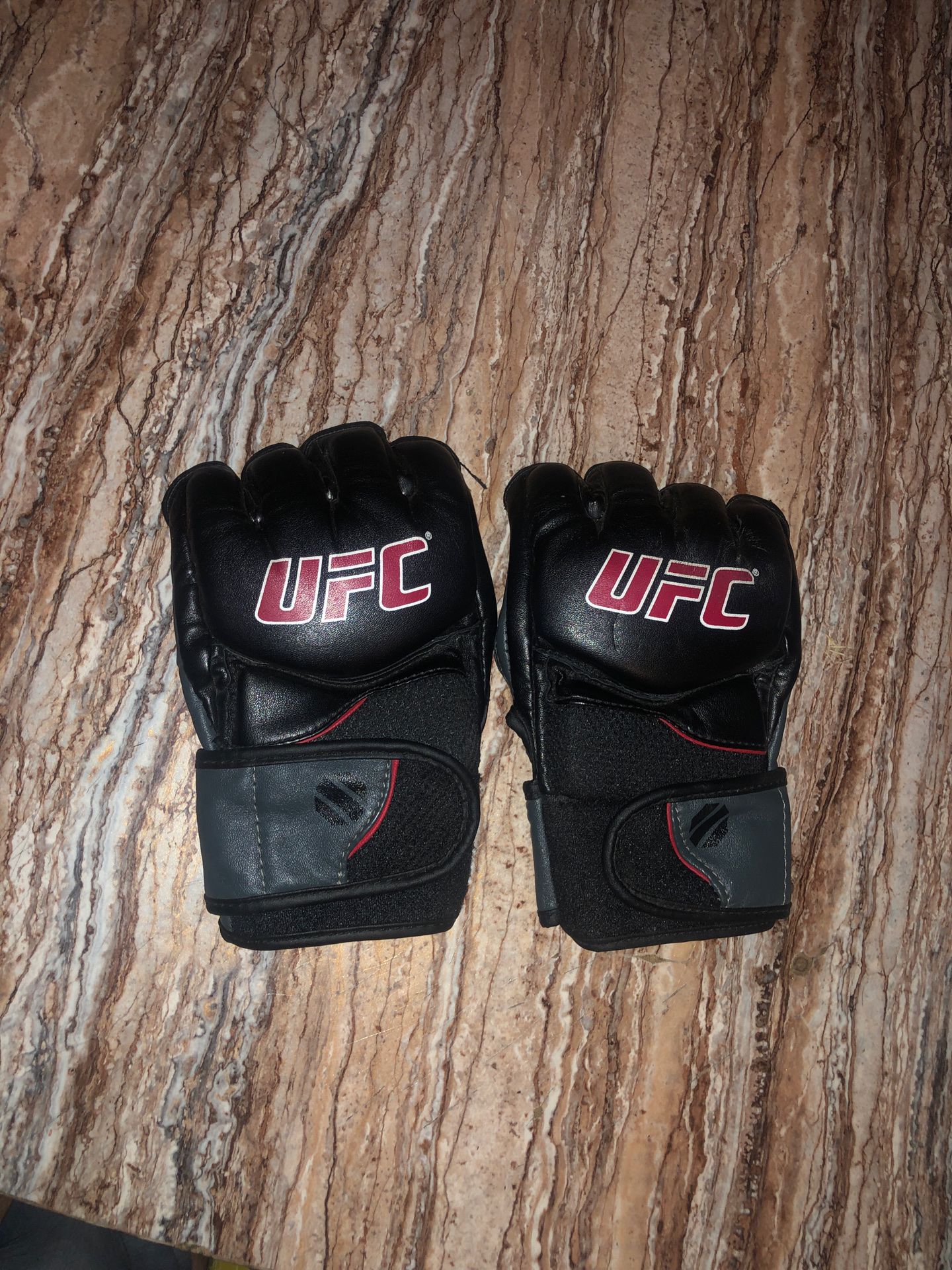 UFC Training Gloves (5 oz)