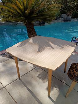 Free table and chair