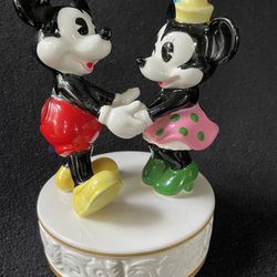 Mickey & Minnie Feeling Groovy 