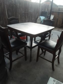 Tall Table seats 4