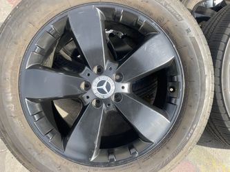 OEM 19” Mercedes Benz ML350/GLE350 Wheels With Bridgestone RuNFLAT Tires