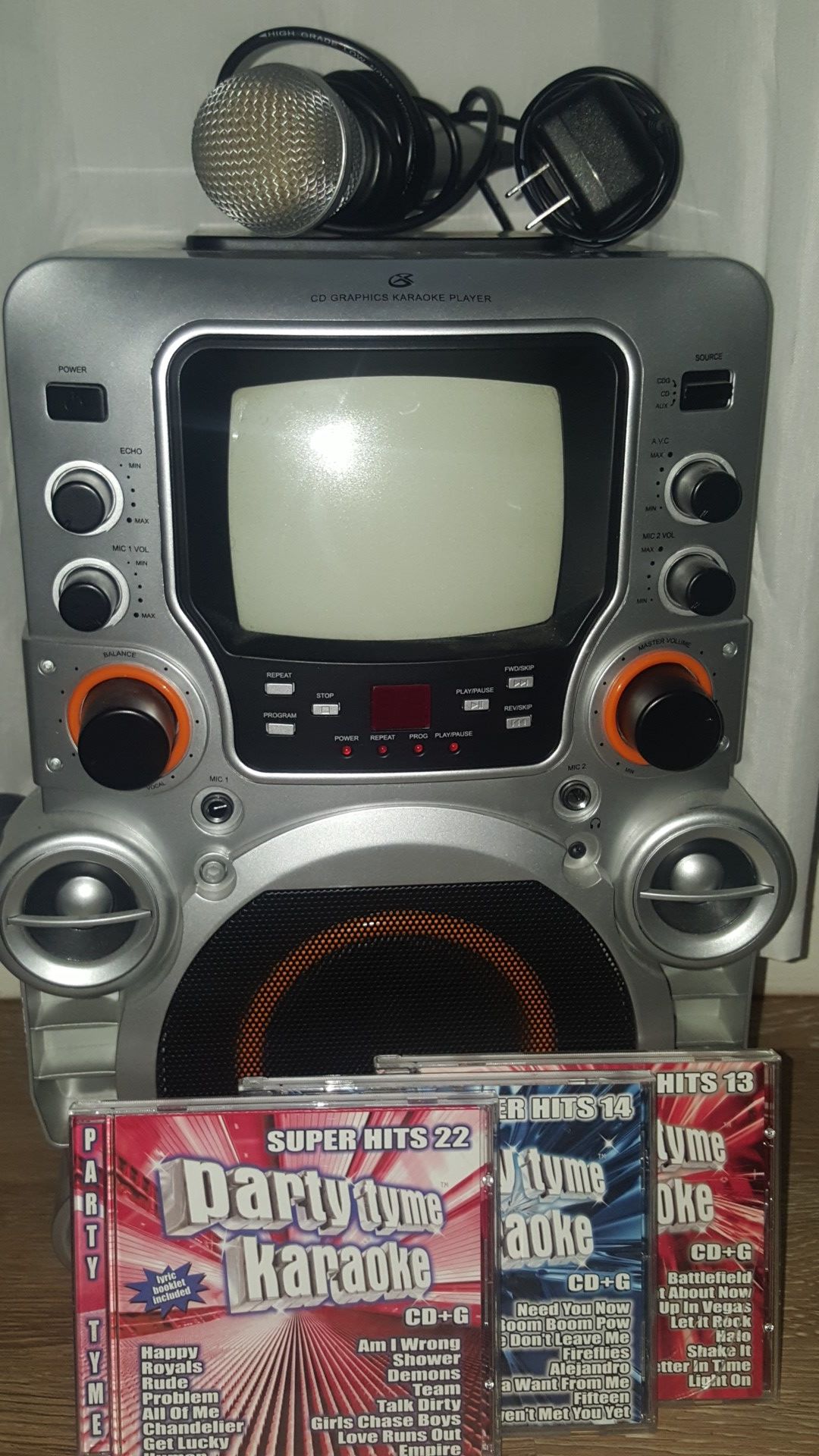 CD GRAPHICS KAREOKE PLAYER + 3 Party Tyme karaoke CD's