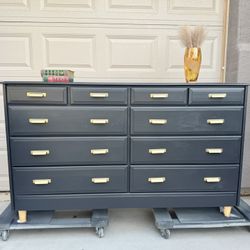 10 drawer dresser available 