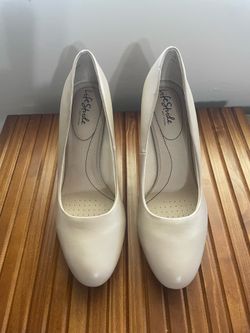 Life Stride Julia Pumps