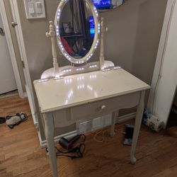 Free Vanity Table And Stool