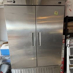 Restaurant grade refrigerator 
