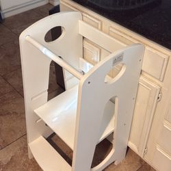 White Toddler Tower Step Stool -adjustable 