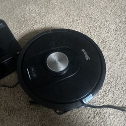 Shark Matrix Robot Vacuum with CleanEdge 