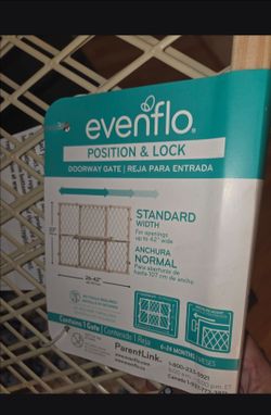 Brand New Baby Gate evenflo standard baby safety.