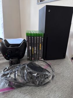 Xbox Series X 1TB Bundle – 7 Games + 2 Controllers