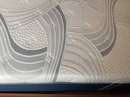 like New King Size Novaform Memory Foam Luxury Mattress