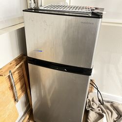 4.3cu Ft Mini Fridge With Freezer