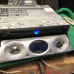 Sony XPLOD Cdx-M630 Car Stereo Head Unit For Parts Or Repair 