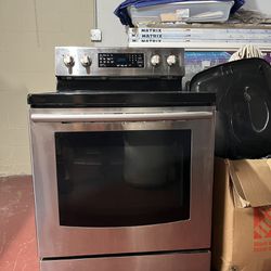 Like new only four years old selling an electric stove for 350 Thumbnail