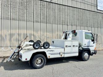 2000 Nissan Ud ** Tow Truck **